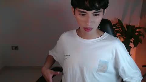 Snapshot of justin_spencer chatting on November 19, 8:14 am Justin online show from November 19, 8:14 am