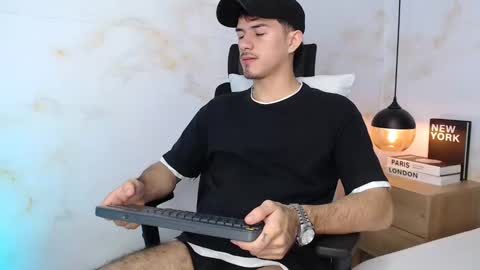 Snapshot of justin_spencer chatting on December 2, 7:53 pm Justin online show from December 2, 7:53 pm