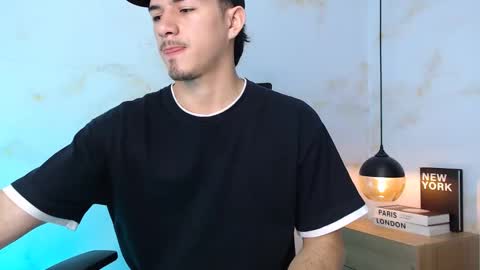 Snapshot of justin_spencer chatting on December 5, 8:05 pm Justin online show from December 5, 8:05 pm