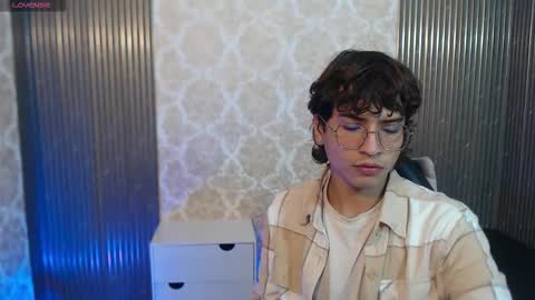 Snapshot of justin_tay1 chatting on February 20, 3:36 am justin online show from February 20, 3:36 am