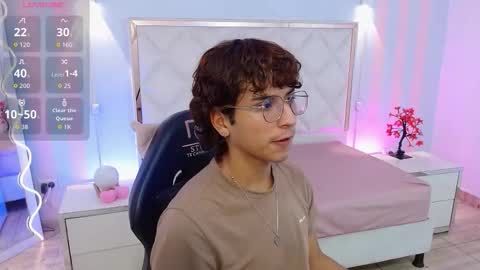 Snapshot of justin_tay1 chatting on February 26, 4:11 am justin online show from February 26, 4:11 am