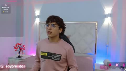 Snapshot of justin_tay1 chatting on February 27, 3:28 am justin online show from February 27, 3:28 am