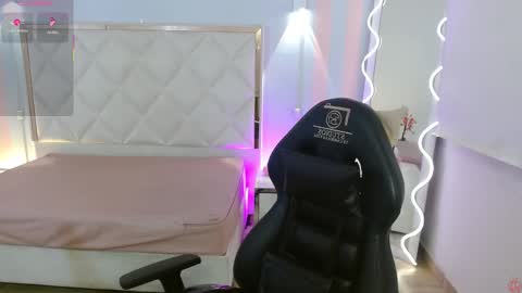 Snapshot of justin_tay1 chatting on March 2, 3:20 am justin online show from March 2, 3:20 am