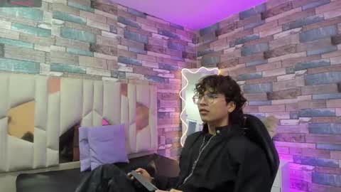  justin  online show from March 27, 11:32 am