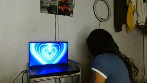 Valentina Montiel online show from November 18, 8:30 am