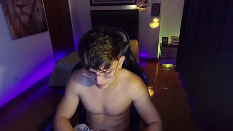 Snapshot of justin_trevor chatting on October 24, 11:01 pm Justin trevor online show from October 24, 11:01 pm