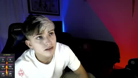 Snapshot of justin_trevor chatting on April 22, 2:25 am Justin trevor online show from April 22, 2:25 am