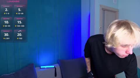 justTEEN online show from April 13, 10:10 am