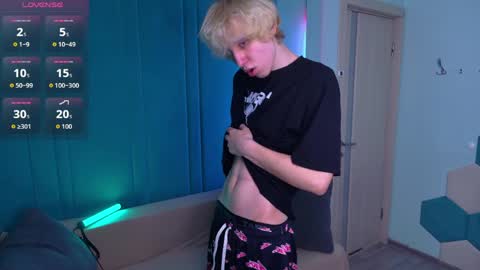 justTEEN online show from April 15, 10:22 am