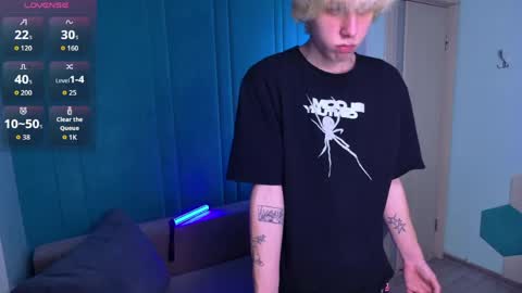 justTEEN online show from April 16, 10:05 am