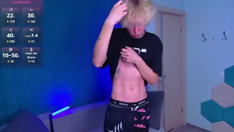 justTEEN online show from April 17, 3:26 pm