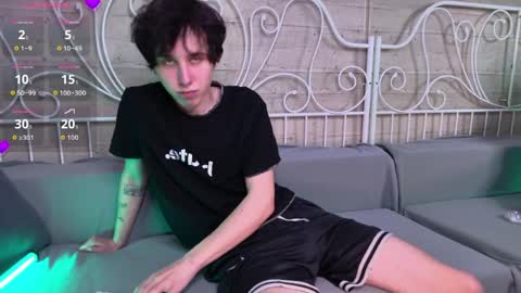 justTEEN online show from May 30, 3:09 pm