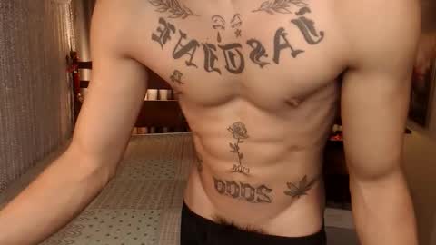 justine_hunk online show from January 6, 5:44 am