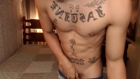 justine_hunk online show from February 13, 4:25 pm