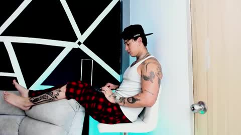 Snapshot of justinfuller_31 chatting on October 17, 6:54 pm justinfuller_31 online show from October 17, 6:54 pm