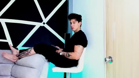 Snapshot of justinfuller_31 chatting on October 19, 3:45 pm justinfuller_31 online show from October 19, 3:45 pm