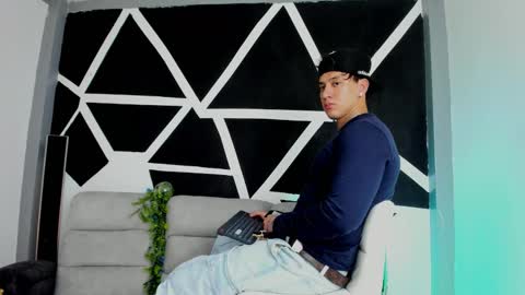 Snapshot of justinfuller_31 chatting on November 8, 12:33 am justinfuller_31 online show from November 8, 12:33 am