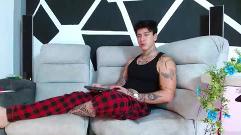 Snapshot of justinfuller_31 chatting on November 30, 2:21 pm justinfuller_31 online show from November 30, 2:21 pm