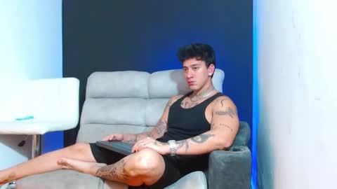 justinfuller_31 online show from February 22, 9:13 pm