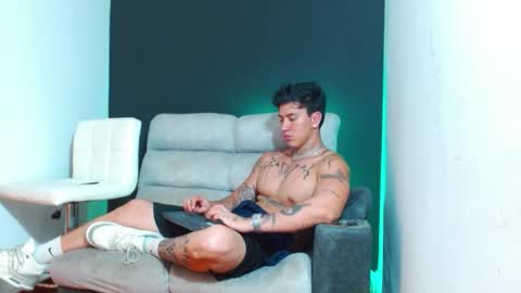 justinfuller_31 online show from March 12, 6:52 am