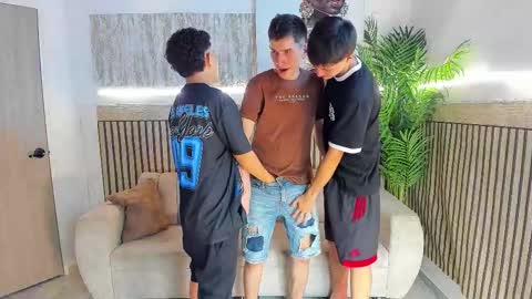 Snapshot of justingtime21 chatting on December 16, 6:18 am justingtime21 online show from December 16, 6:18 am