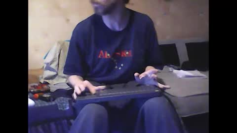 Snapshot of justinjerksit chatting on December 13, 10:51 am justinjerksit online show from December 13, 10:51 am