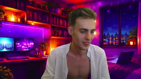 Hologram Guy online show from June 22, 3:42 pm