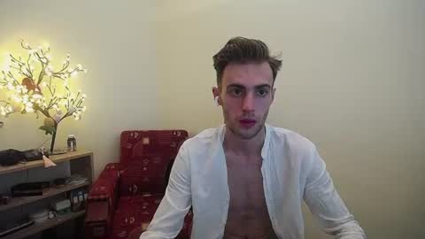 Hologram Guy online show from July 2, 9:15 am