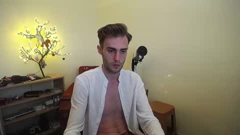 Hologram Guy online show from July 6, 3:03 pm