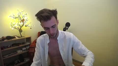 Hologram Guy online show from July 8, 7:13 am