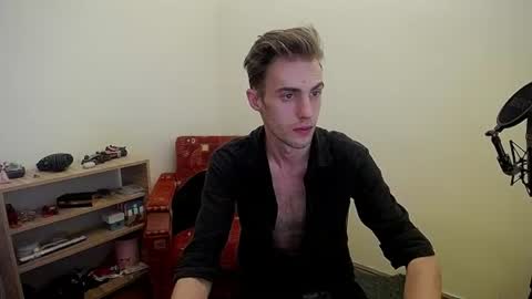 Hologram Guy online show from August 2, 9:19 am