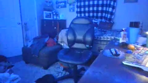 justintyme911128278 online show from April 29, 6:17 am