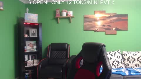 Snapshot of justme_19830331 chatting on December 25, 3:49 pm Justme online show from December 25, 3:49 pm