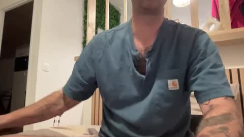 justmeandyou00 online show from February 15, 6:33 pm