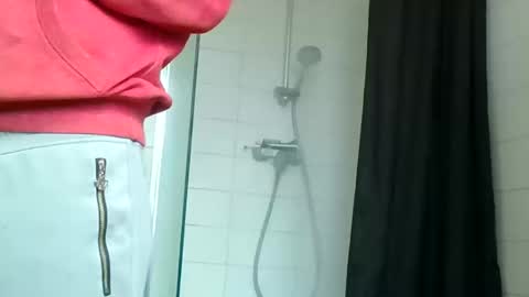 Snapshot of justmehere077 chatting on December 18, 11:24 am justmehere077 online show from December 18, 11:24 am