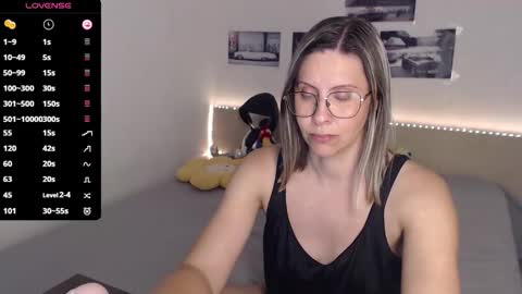 Julie online show from September 8, 3:55 pm