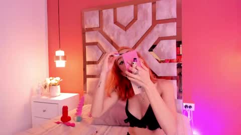 Mia online show from April 10, 7:29 pm