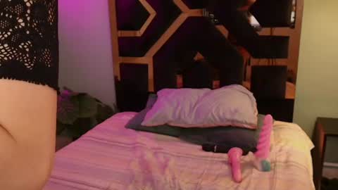 Mia online show from July 1, 1:40 am