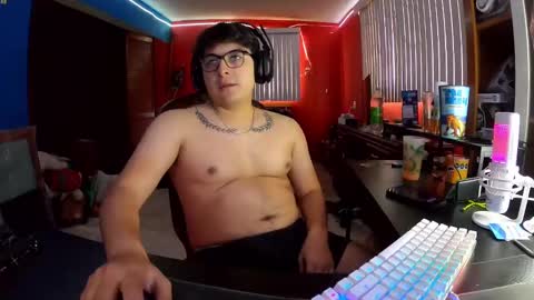 Snapshot of justsky117 chatting on December 20, 5:08 pm justsky117 online show from December 20, 5:08 pm