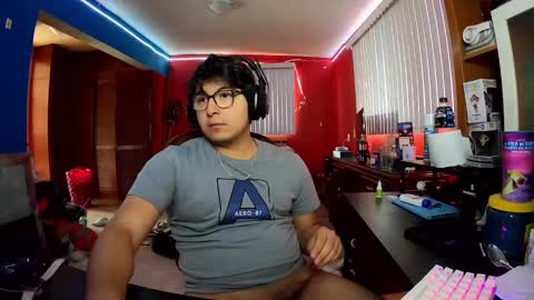 Snapshot of justsky117 chatting on December 29, 8:37 pm justsky117 online show from December 29, 8:37 pm