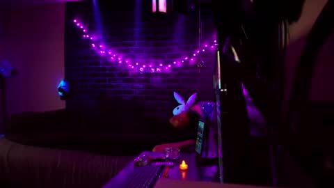 Snapshot of justwannalookgood4ya chatting on December 2, 5:15 am Eetantungfuk Mias online show from December 2, 5:15 am