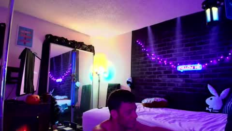 Snapshot of justwannalookgood4ya chatting on December 9, 3:29 am Eetantungfuk Mias online show from December 9, 3:29 am