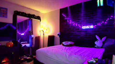 Snapshot of justwannalookgood4ya chatting on December 9, 6:34 am Eetantungfuk Mias online show from December 9, 6:34 am