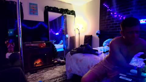 Snapshot of justwannalookgood4ya chatting on December 10, 6:54 am Eetantungfuk Mias online show from December 10, 6:54 am