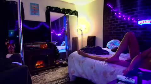 Snapshot of justwannalookgood4ya chatting on December 10, 1:00 pm Eetantungfuk Mias online show from December 10, 1:00 pm