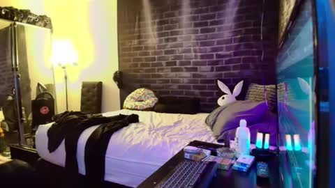 Snapshot of justwannalookgood4ya chatting on December 12, 6:57 am Eetantungfuk Mias online show from December 12, 6:57 am