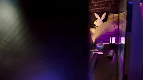 Snapshot of justwannalookgood4ya chatting on December 12, 10:02 am Eetantungfuk Mias online show from December 12, 10:02 am