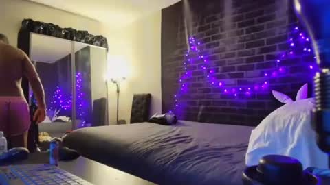 Snapshot of justwannalookgood4ya chatting on December 17, 4:34 am Eetantungfuk Mias online show from December 17, 4:34 am