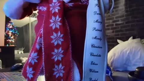 Snapshot of justwannalookgood4ya chatting on December 17, 8:45 am Eetantungfuk Mias online show from December 17, 8:45 am