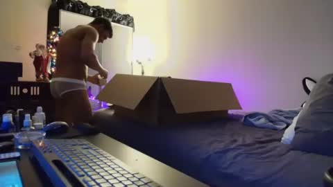 Snapshot of justwannalookgood4ya chatting on December 17, 6:09 pm Eetantungfuk Mias online show from December 17, 6:09 pm